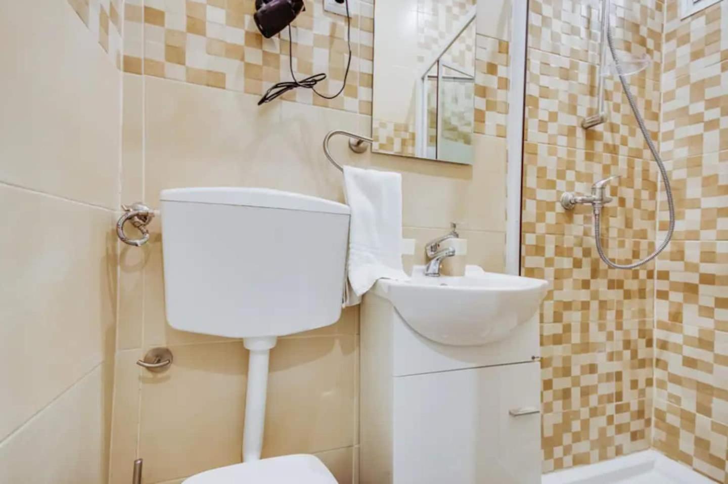 3 Bedroom Apartment In Baixa With River View Лиссабон Экстерьер фото