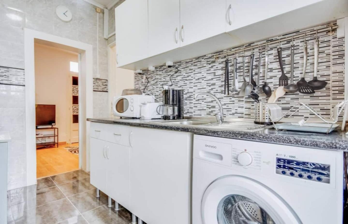 3 Bedroom Apartment In Baixa With River View Лиссабон Экстерьер фото
