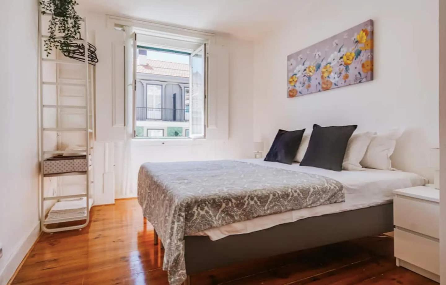 3 Bedroom Apartment In Baixa With River View Лиссабон Экстерьер фото